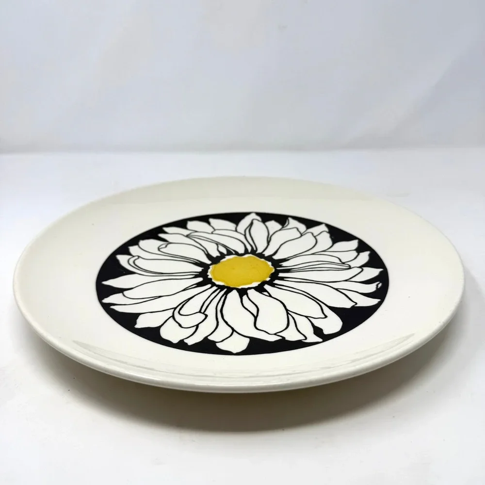 Royal Ironstone it's‎ a daisy 12